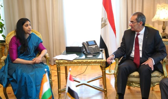 عمرو طلعت مع نائب وزير الاتصالات في الهند