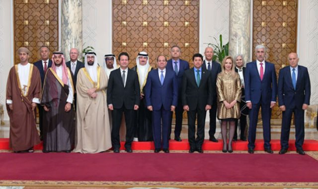 الرئيس عبد الفتاح السيسي مع وزراء الشباب العرب