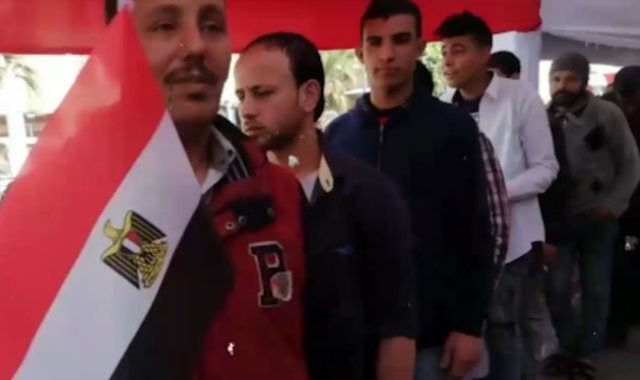 المصريون فى طوابير الاستفتاء