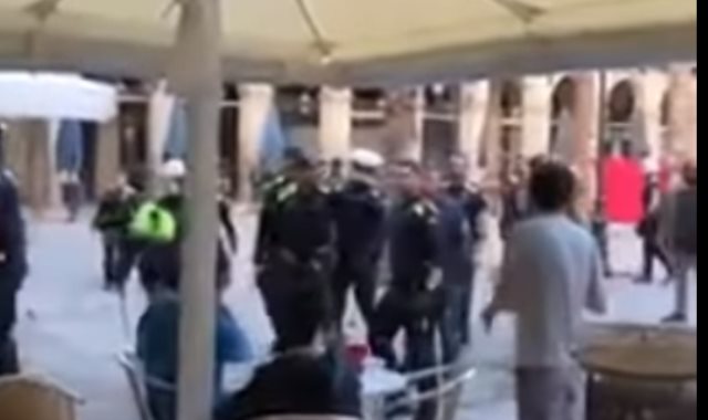 الشرطة الأسبانية تتدخل لفض الشغب