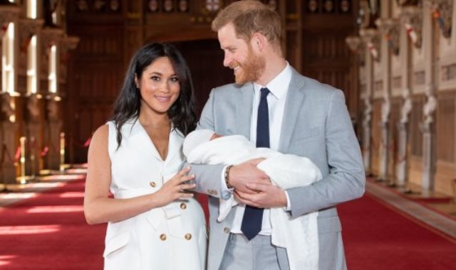 الأمير هارى و ميجان ماركل مع طفلهما