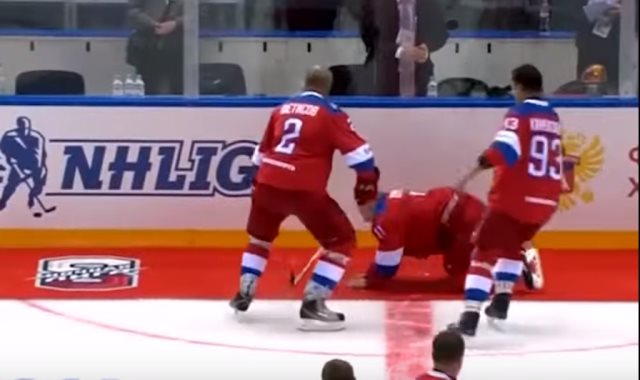 سقوط الرئيس الروسى أثناء المباراة
