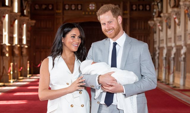 الأمير هارى و ميجان ماركل مع طفلهما