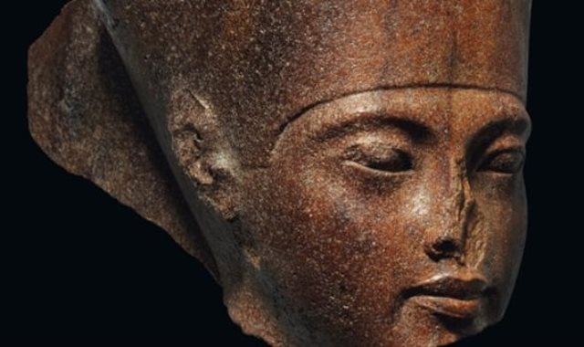 رأس تمثال الملك توت عنخ آمون