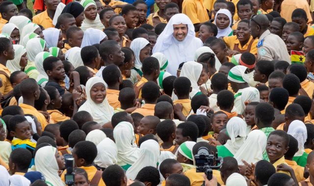أمين عام رابطة العالم الإسلامي يدشن عدد من المشاريع التنموية فى غانا
