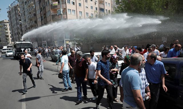 الشرطة التركية تفض مظاهرات للأكراد