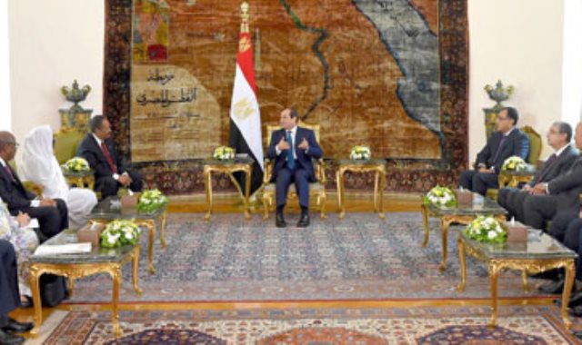 الرئيس يستقبل رئيس وزراء السودان‎