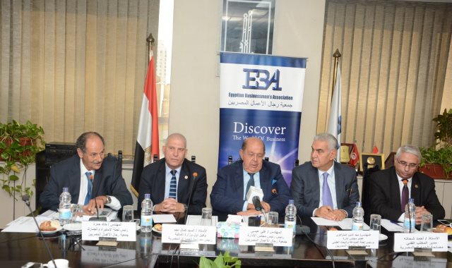 رئيس مصلحة الجمارك مع أعضاء مجلس إدارة جمعية رجال الأعمال المصريين