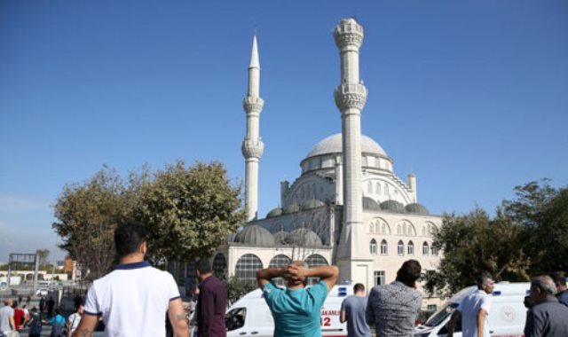 انهيار مأذنة مسجد فى  إسطنبول