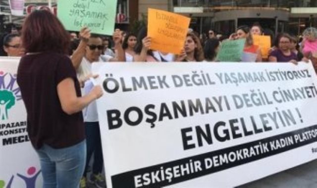 تظاهرة ضد العنف فى تركيا