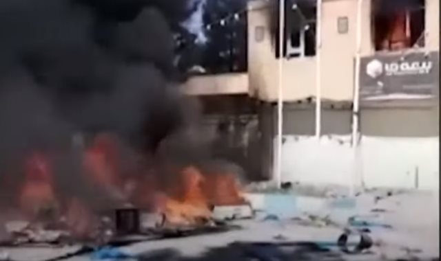المتظاهرون حرقوا مقرا لوزارة الصحة