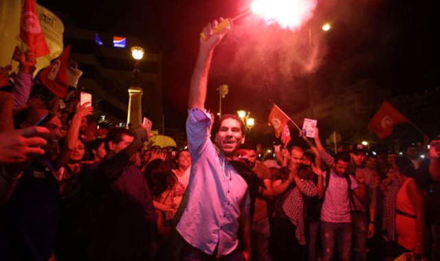 احتفالات فى شوارع تونس بفوز قيس سعيد بالانتخابات الرئاسية