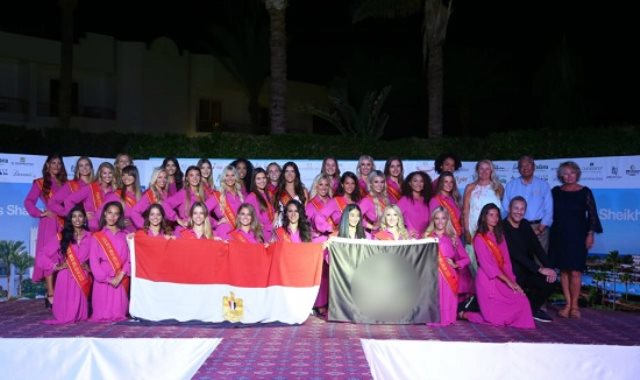 ملكات جمال بلجيكا يرفعن علم مصر بختام زيارتهن لشرم الشيخ (صور)