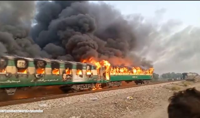 حريق هائل فى قطار بباكستان