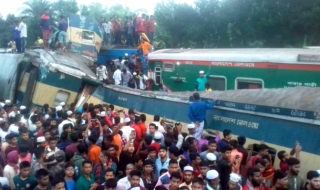 تصادم قطارين فى بنجلاديش