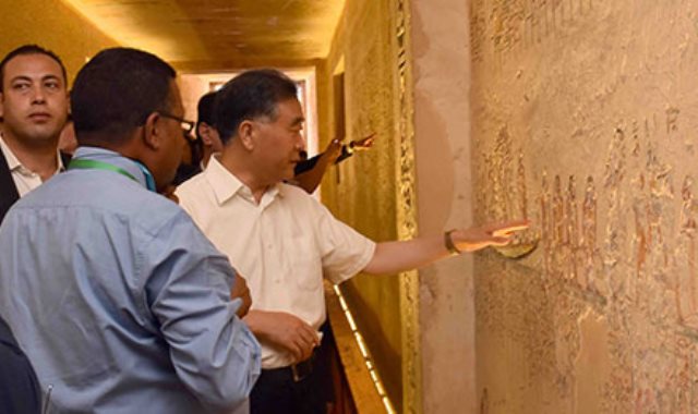 نائب الرئيس الصينى يزور المعابد ومقابر ملوك الفراعنة بالأقصر
