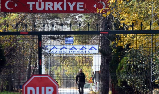  داعشى أمريكى عالق على حدود تركيا واليونان