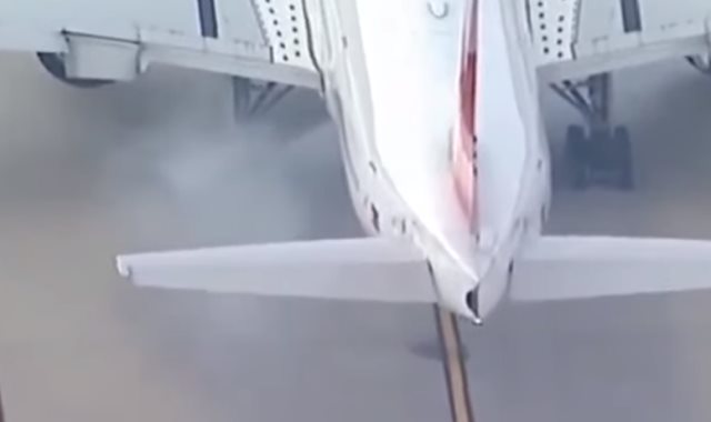 احتراق محرك الطائرة