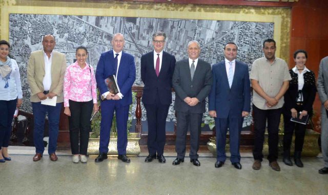 محافظ الأقصر يستقبل السفير البريطانى بالقاهرة لبحث التعاون وزيادة السائحين محافظ الأقصر يستقبل السفير البريطانى بالقاهرة لبحث التعاون وزيادة السائحين