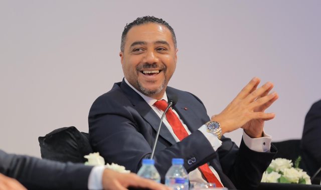 أيمن عصام رئيس قطاع الشؤون الخارجية والقانونية بشركة فودافون مصر