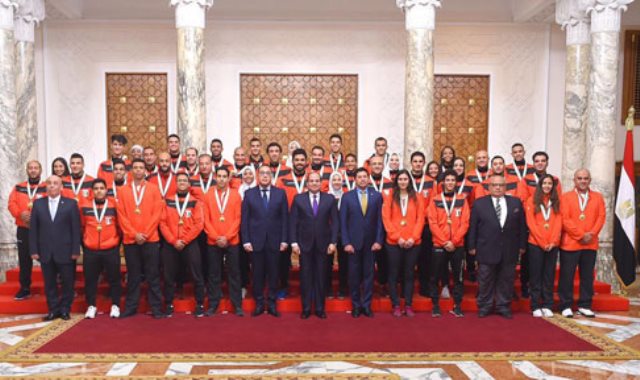  الرئيس عبد الفتاح السيسي مع المنتخب الأوليمبى
