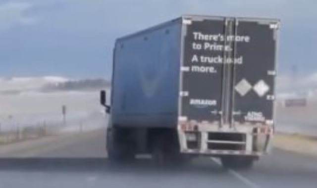 الشاحنة