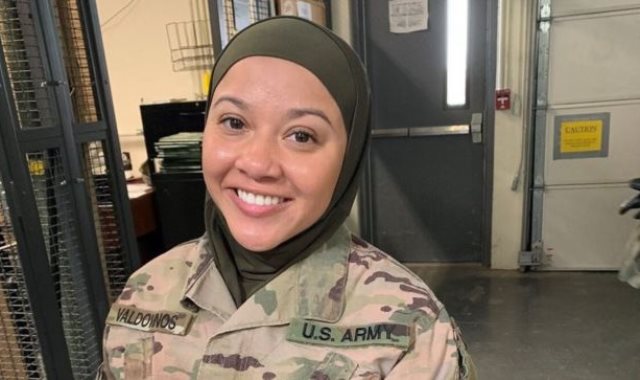 مجندة أمريكية مسلمة ترتدى الحجاب
