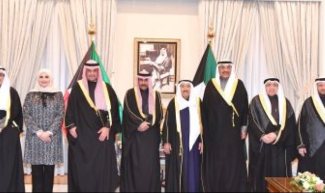 أمير الكويت يستقبل الوزراء الجدد