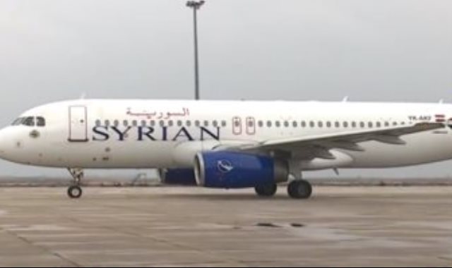 أول طائرة تصل مطار حلب منذ 8 سنوات