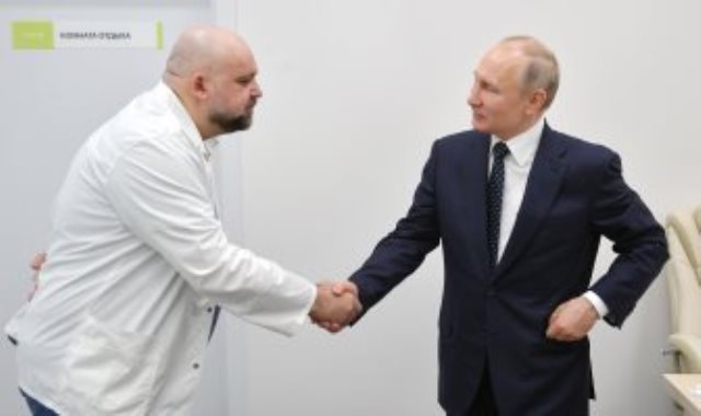 بوتين يلتقى كبير أطباء مكافحة كورونا فى موسكو