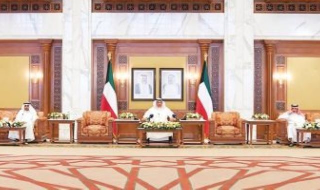 رئيس مجلس وزراء الكويت خلال لقائه الصحف المحلية