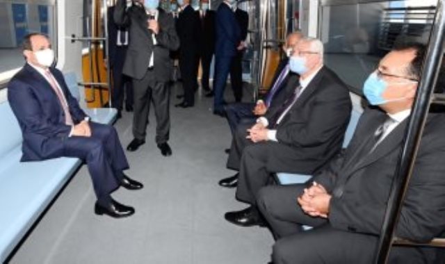 الرئيس عبد الفتاح السيسي داخل محطة مترو عدلي منصور