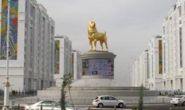 تمثال لكلب فى تركستان