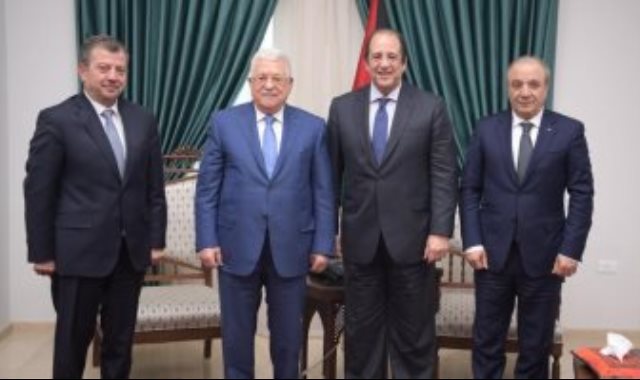 الوزير عباس كامل مع الرئيس الفلسطينى محمود عباس