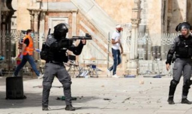 جيش الاحتلال الاسرائيلى يقتحم ساحات الاقصى