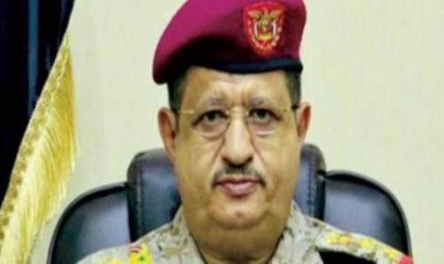 وزير الدفاع اليمنى