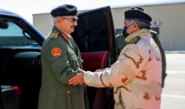 قائد الجيش الليبى خليفة حفتر يفتتح مدرسة تدريب