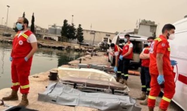 فرق الإنقاذ تواصل البحث عن ناجيين قرب سواحل طرابلس