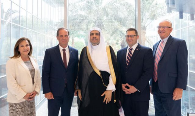  الأمين العام لرابطة العالم الإسلامي خلال لقاء أعضاء الكونجرس الأمريكي
