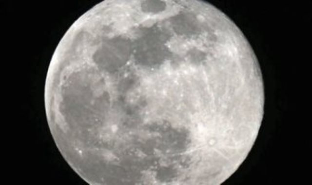 القمر العملاق - أرشيفية