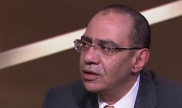 الدكتور حسام حسنى رئيس اللجنه العليا لمكافحة كورونا