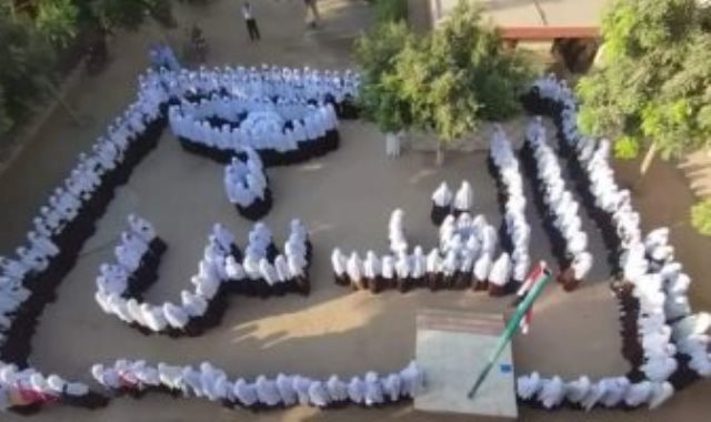 طالبات يجسدن بأجسادهن اسم "القدس "