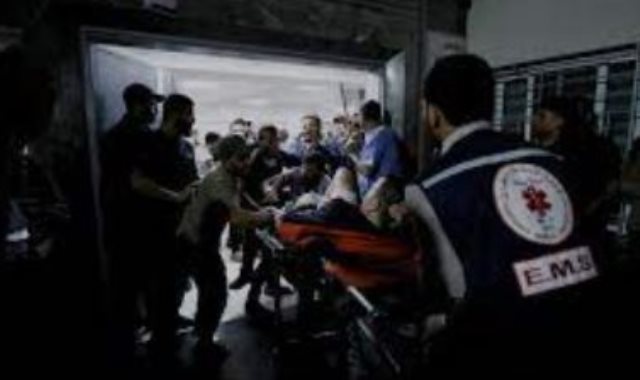 قصف مدخل مستشفى الشفاء