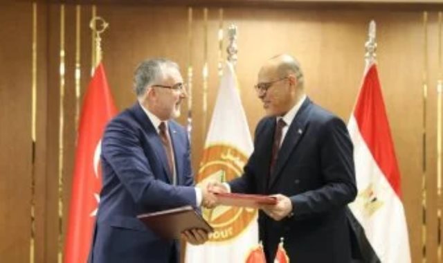 وزير العمل التركى أثناء زيارته لمصر