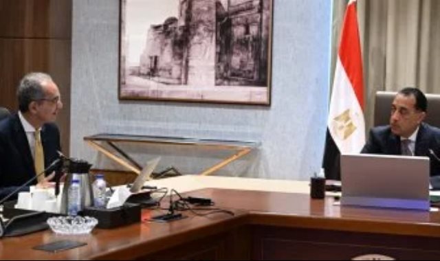 رئيس الوزراء مع لقاء وزير الاتصالات الاستعداد رئيس الوزراء مع لقاء وزير الاتصالات الاستعداد