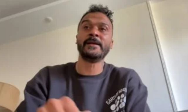 ابراهيم سعيد يبكى فى أول ظهر له بعد السجن ابراهيم سعيد يبكى فى أول ظهر له بعد السجن