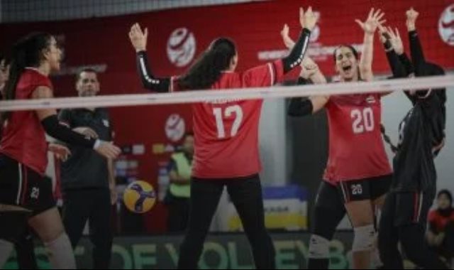 شابات الطائرة