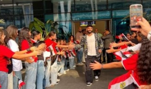 محمد صلاح يصل مطار القاهرة