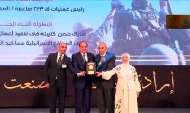 صورة من التكريم صورة من التكريم