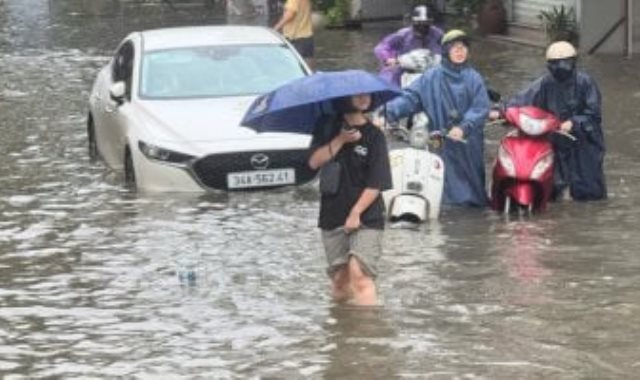 فيضانات وسط فيتنام - أرشيفية